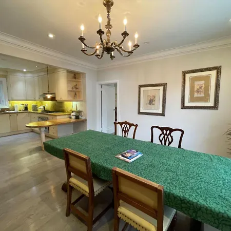 Private Suite In Forest Hill With Full Kitchen And Parking Toronto Exterior photo