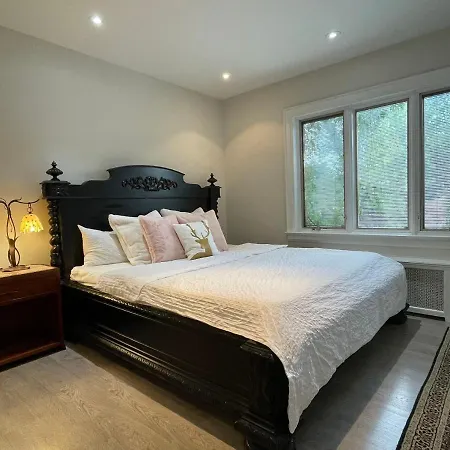 Private Suite In Forest Hill With Full Kitchen And Parking Toronto Exterior photo