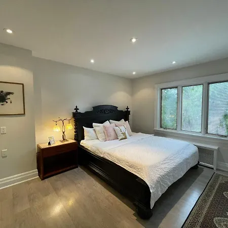 Private Suite In Forest Hill With Full Kitchen And Parking Toronto Exterior photo