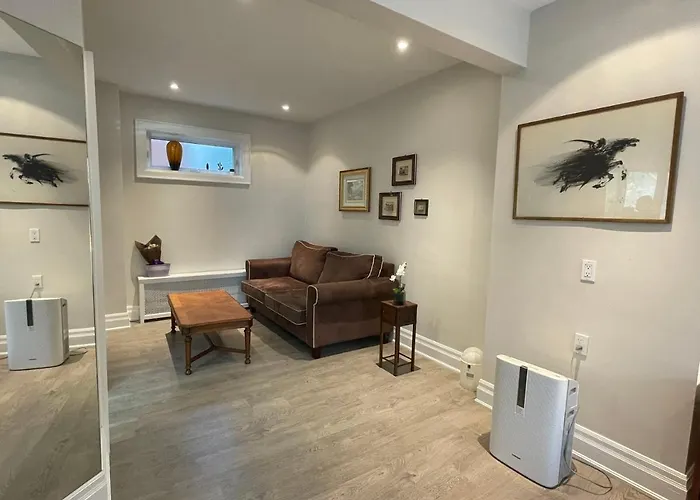 Private Suite In Forest Hill With Full Kitchen And Parking